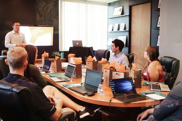 Comment développer une formation en gestion du changement pour les organisations en phase de transition?