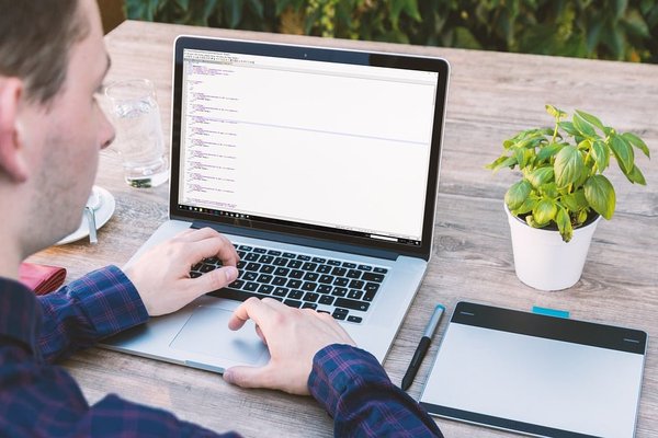 Quels outils pour une gestion efficace des campagnes de marketing dans une entreprise de services?