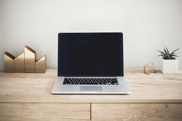 Quelle solution pour la gestion des données clients dans une entreprise de services financiers?