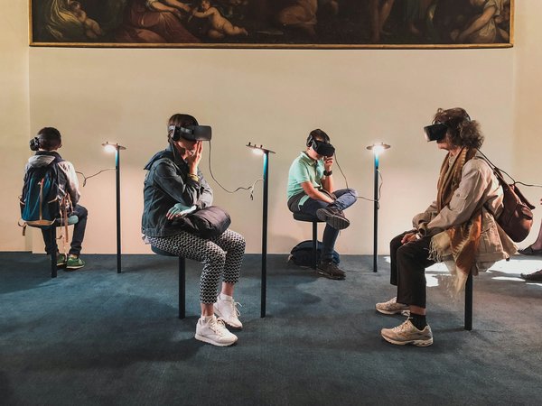 Comment les entreprises de services de bien-être peuvent-elles intégrer des technologies de réalité virtuelle pour offrir des expériences immersives?
